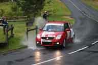 Photo MaitreFou - Auteur : Michael - Mots clés :  auto rallye cilaos tamarins pluie virage freinage 