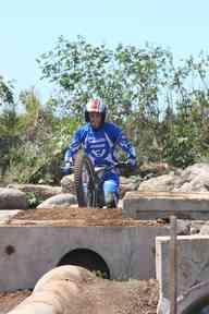 Photo MaitreFou - Auteur : Michael - Mots clés :  moto trial parcours jamaique saint denis obstacles 