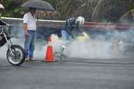 Photo MaitreFou - Auteur : Equipe MaitreFou - Mots clés :  moto run pousse performances circuit felix guichard pluie dragster cyclo ufolep tmvr 