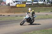 Photo MaitreFou - Auteur : Michael - Mots clés :  moto supermotard terre asphalte piste jamaique saut championnat saint denis 15 