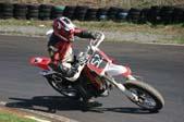 Photo MaitreFou - Auteur : Michael - Mots clés :  moto supermotard terre asphalte piste jamaique saut championnat saint denis 52 