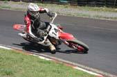 Photo MaitreFou - Auteur : Michael - Mots clés :  moto supermotard terre asphalte piste jamaique saut championnat saint denis 