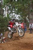Photo MaitreFou - Auteur : Michael - Mots clés :  moto motocross terre saut championnat petit tampon annule 
