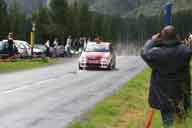 Photo MaitreFou - Auteur : Michael - Mots clés :  auto rallye cilaos tamarins pluie virage freinage 