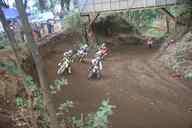 Photo MaitreFou - Auteur : Equipe MaitreFou - Mots clés :  moto motocross ufolep terre saut terrain petit tampon educatifs enfants 