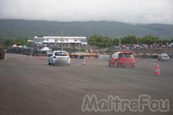 Photo MaitreFou - Auteur : MaitreFou & Michael H. - Mots clés :  auto moto run pousse performances dragster chronos 