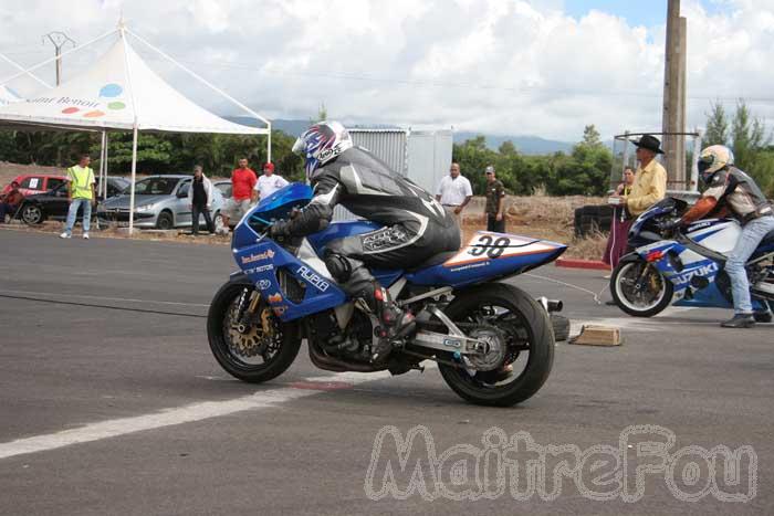 Photo MaitreFou - Auteur : MaitreFou & Michael H. - Mots clés :  auto moto run pousse performances dragster chronos 