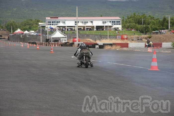 Photo MaitreFou - Auteur : MaitreFou & Michael H. - Mots clés :  auto moto run pousse performances dragster chronos 