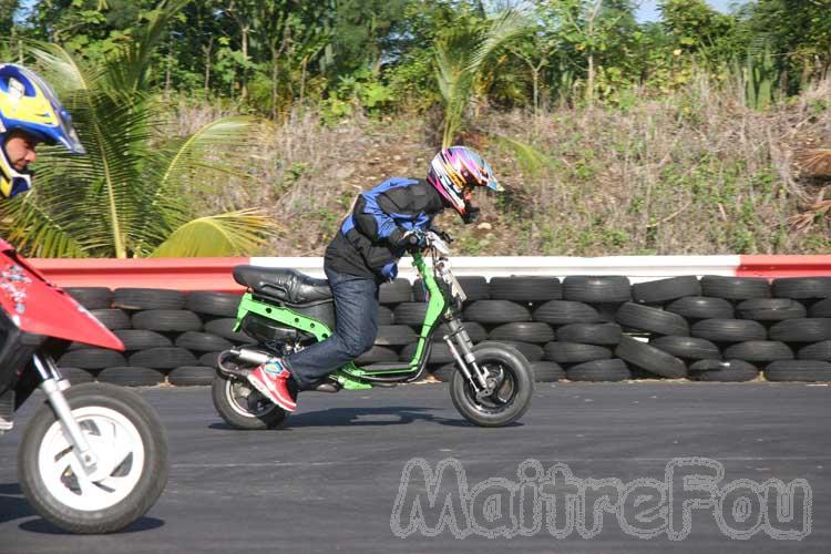 Photo MaitreFou - Auteur : MaitreFou & Michael - Mots clés :  auto moto run pousse performances dragster chronos 