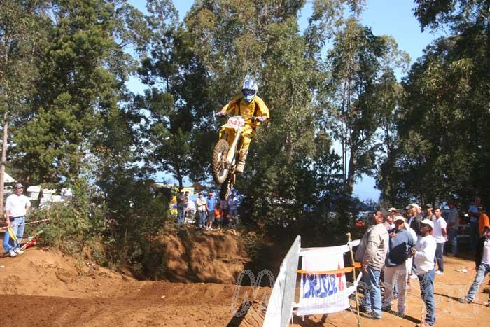 Photo MaitreFou - Auteur : Michael - Mots clés :  moto motocross terre saut vitesse championnat tampon 