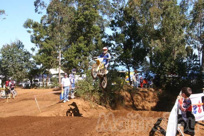 Photo MaitreFou - Auteur : Michael - Mots clés :  moto motocross terre saut vitesse championnat tampon 