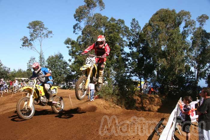 Photo MaitreFou - Auteur : Michael - Mots clés :  moto motocross terre saut vitesse championnat tampon 