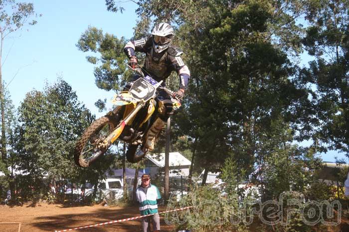 Photo MaitreFou - Auteur : Michael - Mots clés :  moto motocross terre saut vitesse championnat tampon 