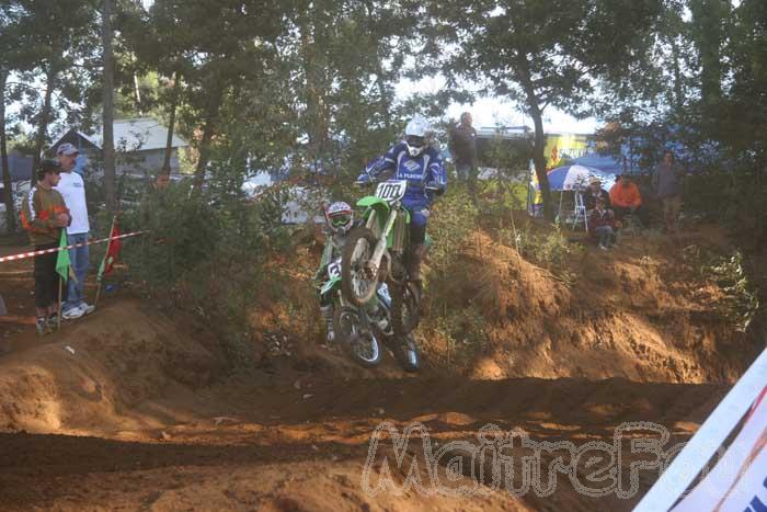 Photo MaitreFou - Auteur : Michael - Mots clés :  moto motocross terre saut vitesse championnat tampon 