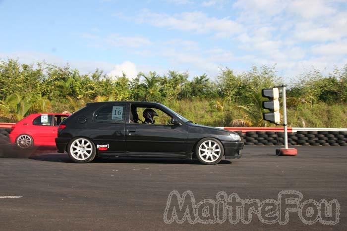 Photo MaitreFou - Auteur : Michael - Mots clés :  auto run pousse performances chronos hks felix guichard dragster run974 205 gti 