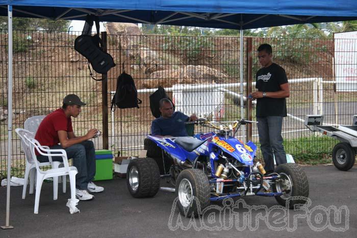 Photo MaitreFou - Auteur : Michaël - Mots clés :  moto supermotard terre asphalte piste jamaique saut championnat saint denis 