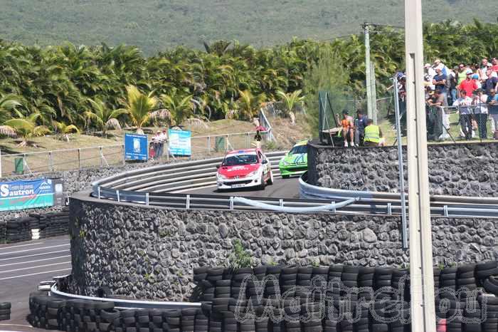 Photo MaitreFou - Auteur : Michael, Benjamin et Murielle - Mots clés :  auto rallye circuit felix guichard piste virage freinage tour 