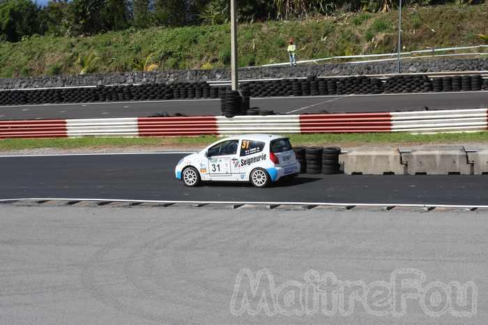 Photo MaitreFou - Auteur : Michael, Benjamin et Murielle - Mots clés :  auto rallye circuit felix guichard piste virage freinage tour 