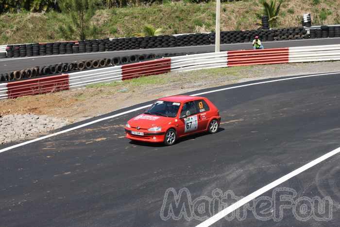 Photo MaitreFou - Auteur : Michael, Benjamin et Murielle - Mots clés :  auto rallye circuit felix guichard piste virage freinage tour 