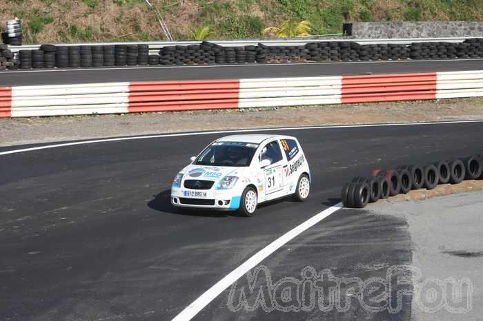 Photo MaitreFou - Auteur : Michael, Benjamin et Murielle - Mots clés :  auto rallye circuit felix guichard piste virage freinage tour 