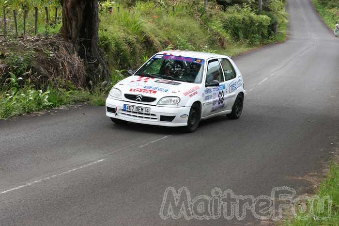 Photo MaitreFou - Auteur : Benjamin - Mots clés :  auto rallye plaine des palmistes courbes vitesse freinage epingle 