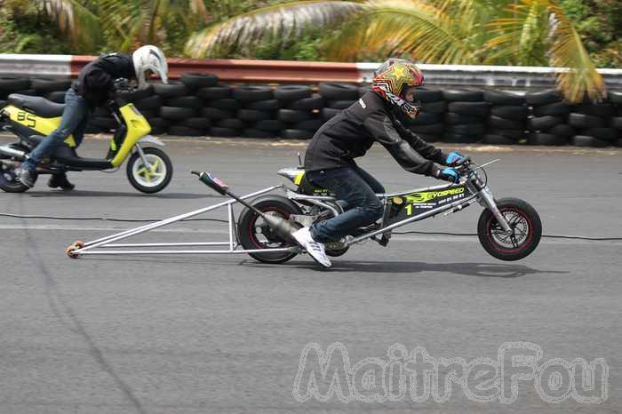 Photo MaitreFou - Auteur : Yann, Bertrand, Océanne - Mots clés :  moto run cyclo tmvr cfg circuit pilotage drift bmw yann bapteme decouverte moto 