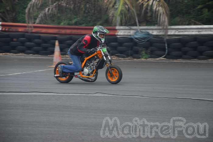 Photo MaitreFou - Auteur : Equipe MaitreFou - Mots clés : moto run libre pousse performances circuit felix guichard