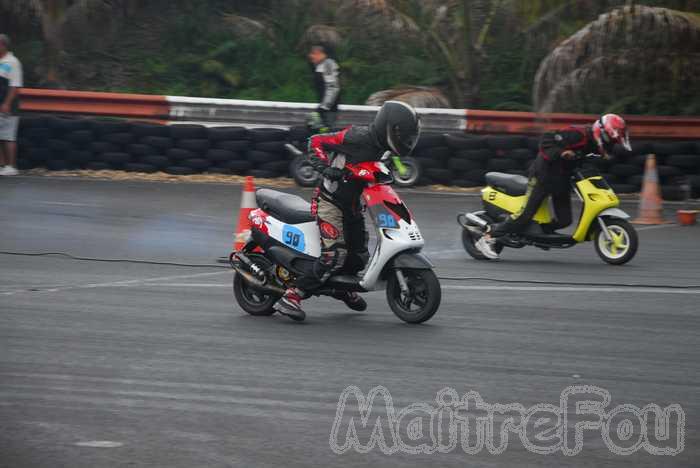 Photo MaitreFou - Auteur : Equipe MaitreFou - Mots clés : moto run libre pousse performances circuit felix guichard