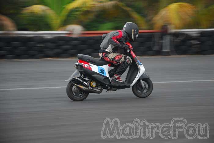 Photo MaitreFou - Auteur : Equipe MaitreFou - Mots cl&eacute;s : moto run libre pousse performances circuit felix guichard