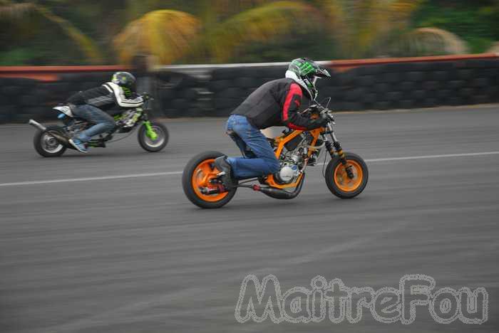 Photo MaitreFou - Auteur : Equipe MaitreFou - Mots cl&eacute;s : moto run libre pousse performances circuit felix guichard