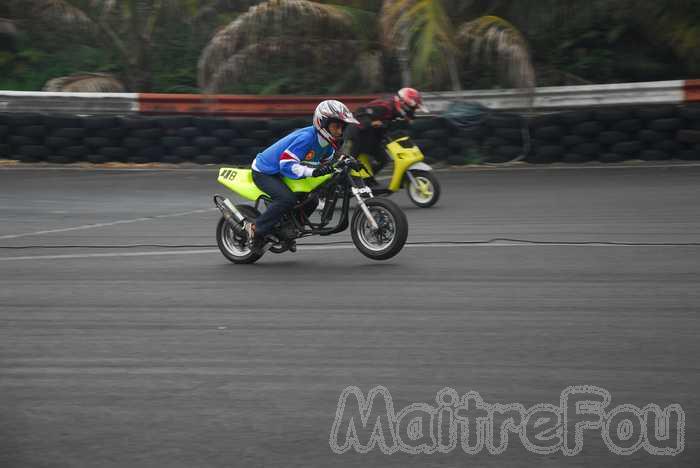 Photo MaitreFou - Auteur : Equipe MaitreFou - Mots cl&eacute;s : moto run libre pousse performances circuit felix guichard