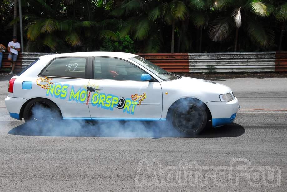 Photo MaitreFou - Auteur : Benjamin - Mots clés :  auto cfg circuit run tc pneu burn and drag pousse 