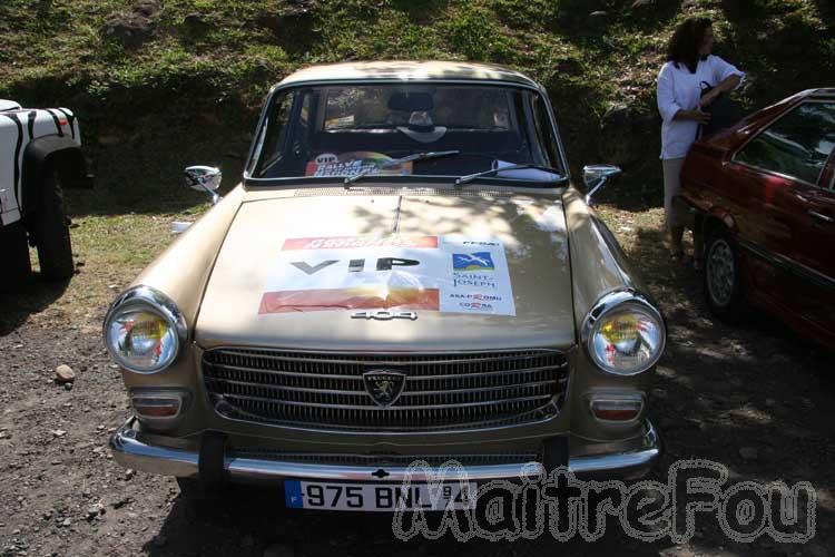 Photo MaitreFou - Auteur : MaitreFou & Michael - Mots clés :  exposition voiture auto vieille relique epoque 