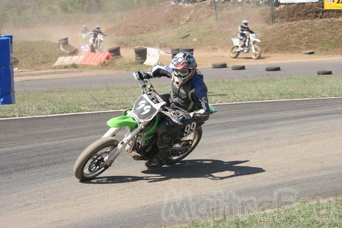 Photo MaitreFou - Auteur : Michael - Mots clés :  moto supermotard terre asphalte piste jamaique saut championnat saint denis 99 kawasaki 