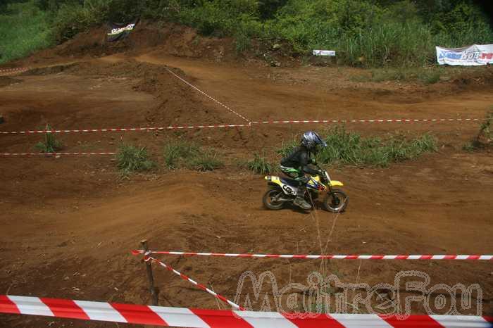 Photo MaitreFou - Auteur : Benjamin - Mots clés :  moto motocross terre saut terrain petit tampon educatifs enfants 