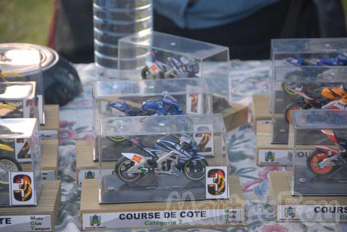 Photo MaitreFou - Auteur : Equipe MaitreFou - Mots clés :  moto course de cote bitume petit tampon championnat quad routiere trail supermotard 