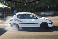 Photo MaitreFou - Auteur : Benjamin - Mots clés :  auto cfg circuit run tc pneu burn and drag pousse 