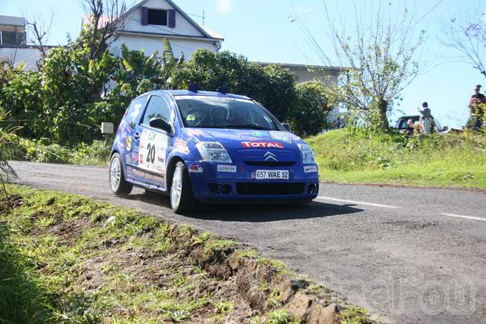 Photo MaitreFou - Auteur : Michael & Benjamin - Mots clés :  auto rallye tampon les canots etang sale etape tour 