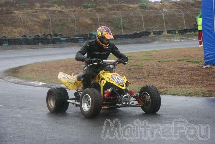 Photo MaitreFou - Auteur : Michaël - Mots clés :  moto supermotard terre asphalte piste jamaique saut championnat saint denis 