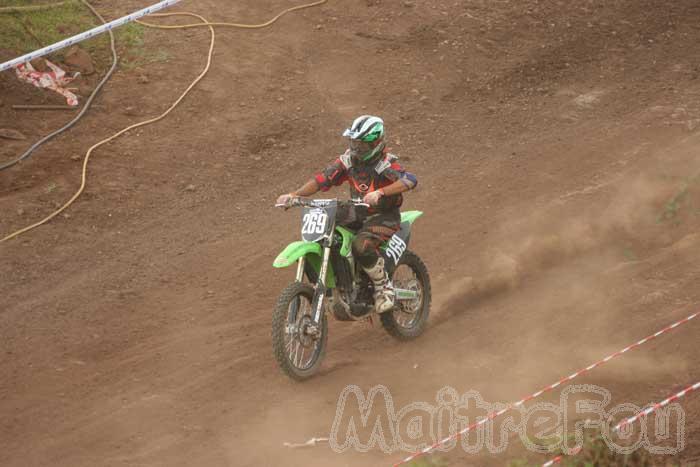 Photo MaitreFou - Auteur : Benjamin - Mots clés :  moto motocross terre saut championnat terrain pascal ravenne ravine a malheur miss reunion 2008 Manche 1 R3 Pool A 