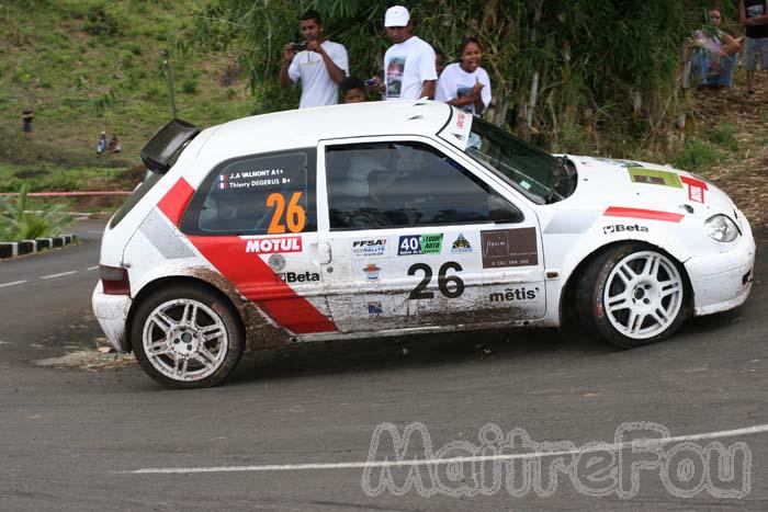 Photo MaitreFou - Auteur : Benjamin - Mots clés :  auto rallye canots virage freinage epingle tour 