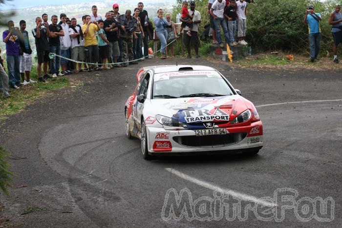 Photo MaitreFou - Auteur : Benjamin - Mots clés :  auto rallye canots virage freinage epingle tour 