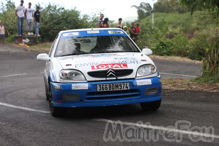 Photo MaitreFou - Auteur : Benjamin - Mots clés :  auto rallye canots virage freinage epingle tour 