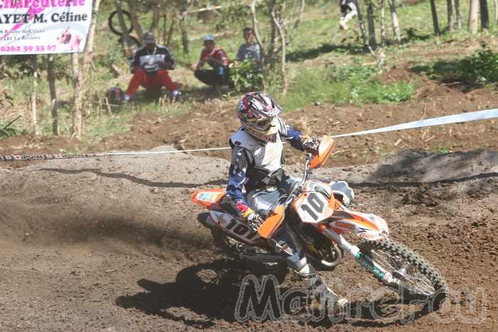 Photo MaitreFou - Auteur : Michael - Mots clés :  moto motocross terre saut championnat terrain pascal dorseuil saint louis caprisonne miss reunion 2008 