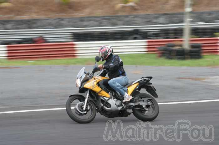 Photo MaitreFou - Auteur : Benjamin - Mots clés :  auto moto roulage tmvr cfg circuit defoulage pilotage gros cube mini soleil 