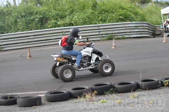 Photo MaitreFou - Auteur : Yann, Bertrand, Océanne - Mots clés :  moto run cyclo tmvr cfg circuit pilotage drift bmw yann bapteme decouverte moto 