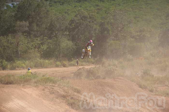 Photo MaitreFou - Auteur : Mathieu et Oceanne - Mots clés :  moto motocross quad FFM terre saut terrain paita nouvelle caledonie 